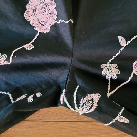 Elliott Lauren Pants Womens Sz 6 Zip Black Pink Floral Embroidery Ankle Crop USA - Picture 16 of 16